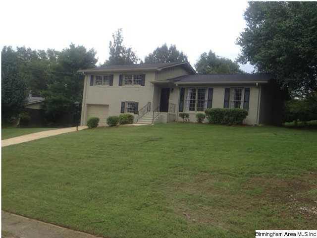 Nicely Landscaped Front Yard with St Augustine Gra