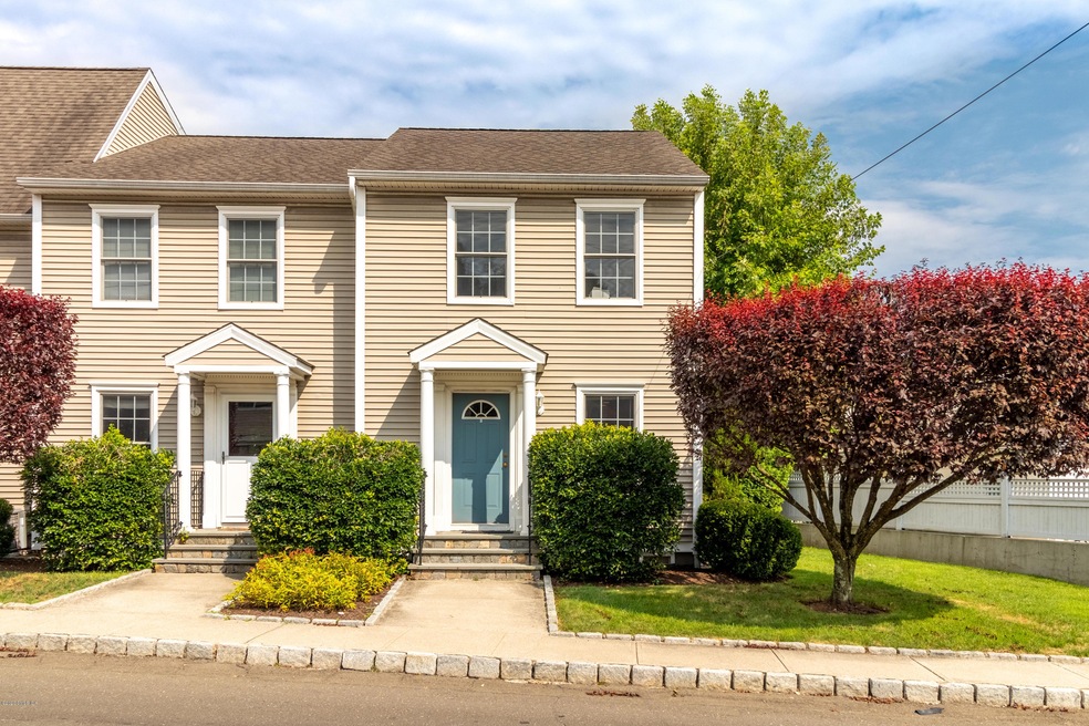 287 Davis Ave unit C, Greenwich, CT 06830 - photo 1