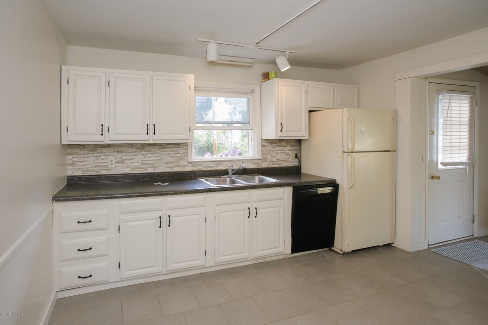 27445 Stockdale Rd, Sturgis, MI 49091 - photo 1