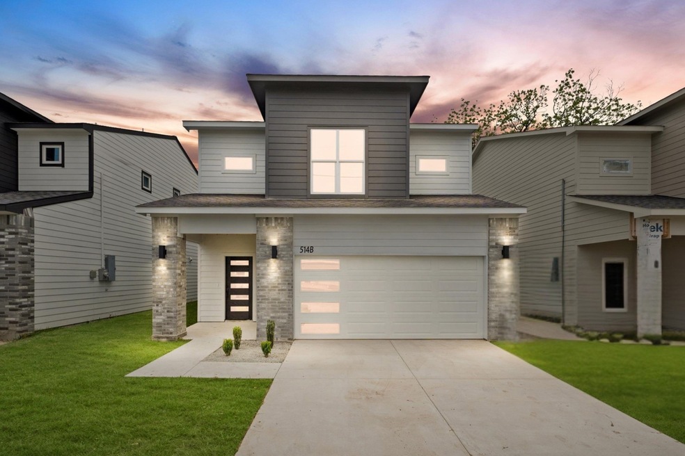 514 Melbourne St unit B, Houston, TX 77022 - photo 1