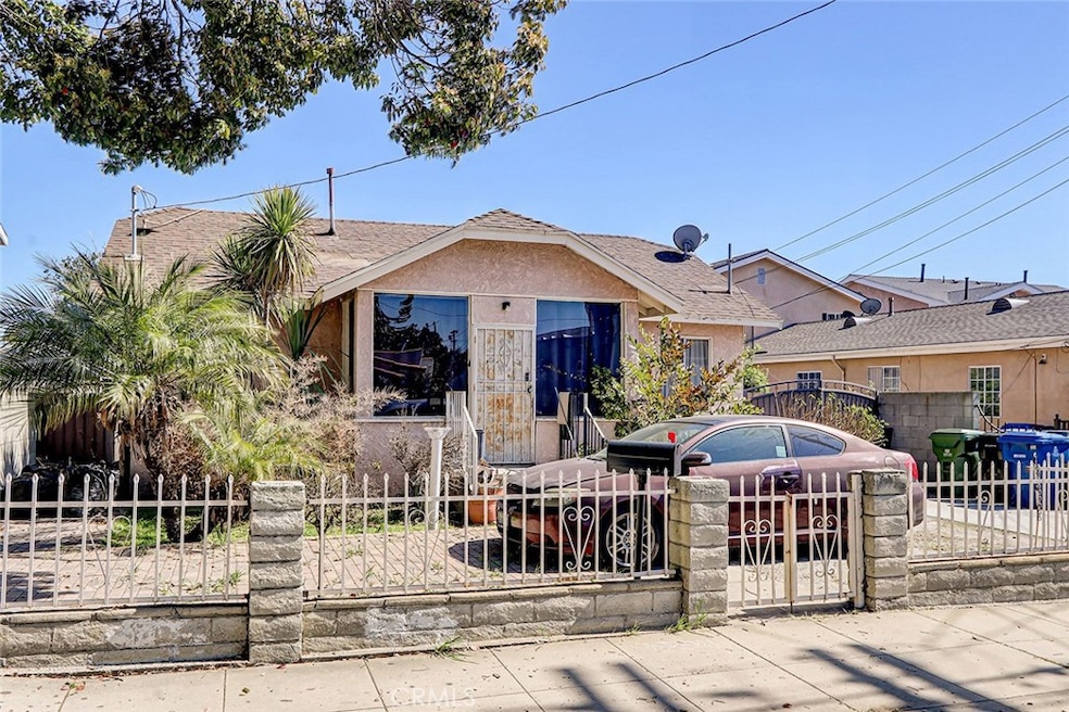 1036 N Fries Ave, Wilmington, CA 90744 - photo 1