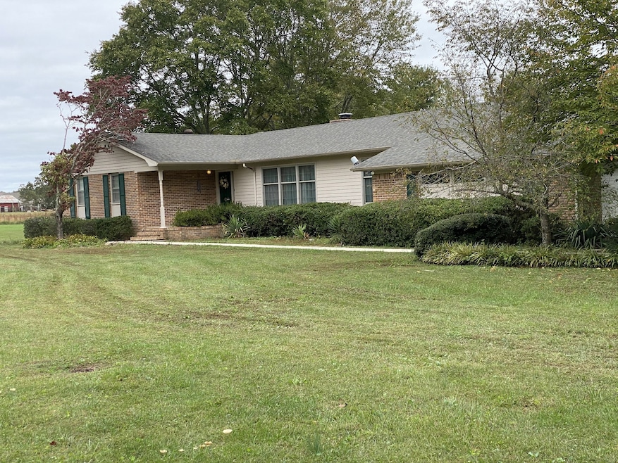 455 Deerfield Cir, Manchester, TN 37355 - photo 1