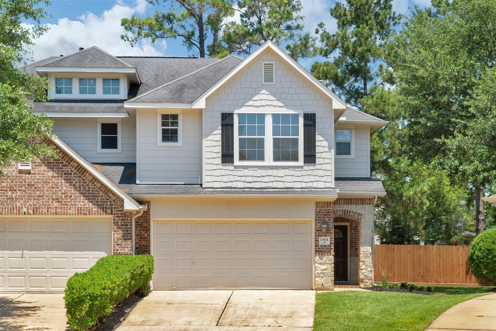 Gorgeous townhome located on a cul-de-sac!