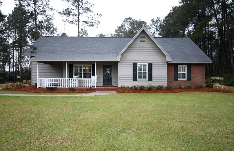 626 S Forest Dr, Jesup, GA 31545 - photo 1