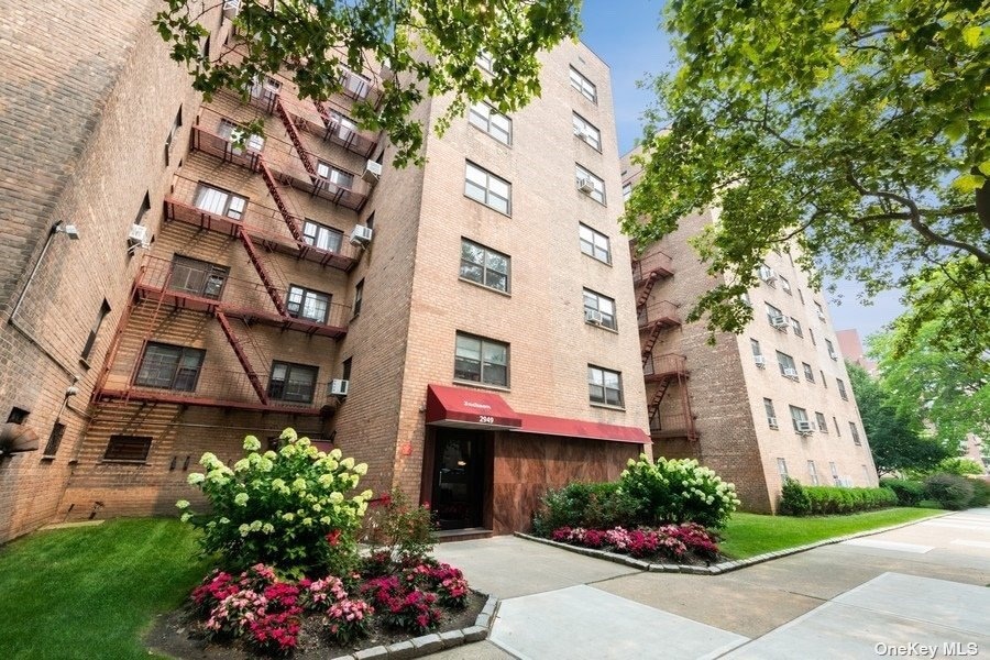 2949 137th St unit 6D, Flushing, NY 11354 - photo 1