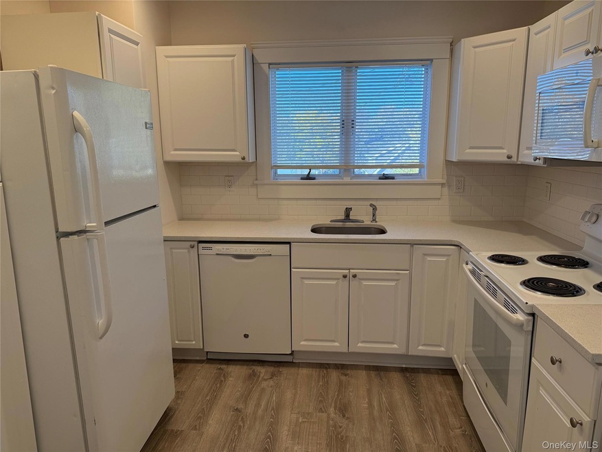 593 Main St unit A, Islip, NY 11751 - photo 1