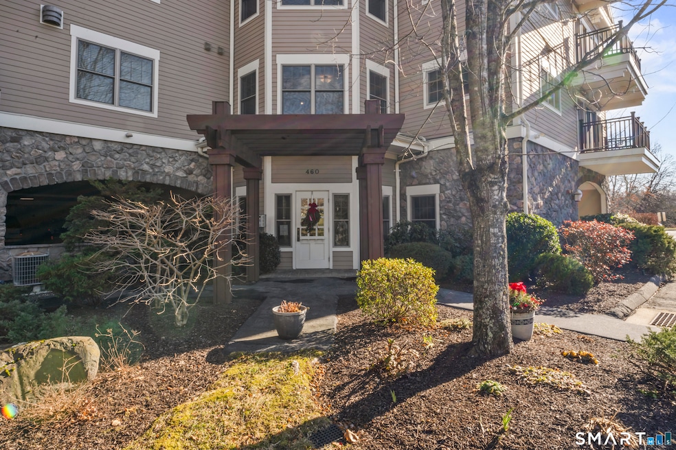 460 Heritage Rd unit 302, Southbury, CT 06488 - photo 1