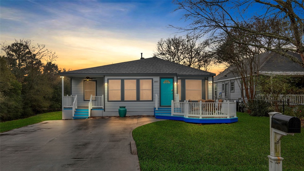 507 Carrell St, Tomball, TX 77375 - photo 1