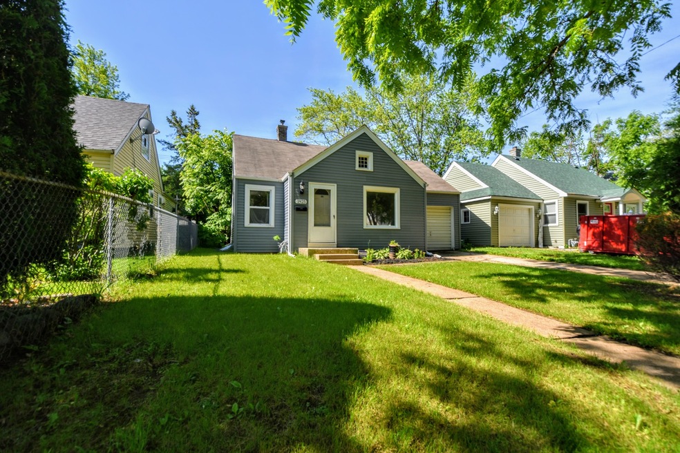 1925 Marshall Pkwy, Waukegan, IL 60085 - photo 1