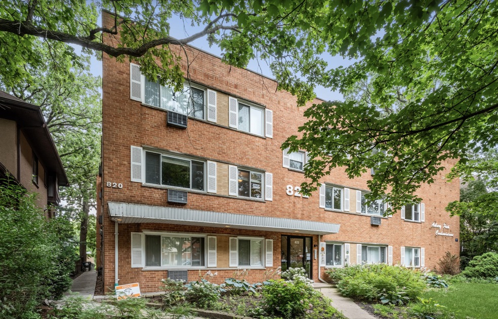 820 Seward St unit 2E, Evanston, IL 60202 - photo 1