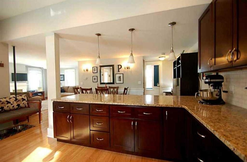 Gourmet Kitchen/Granite Counters