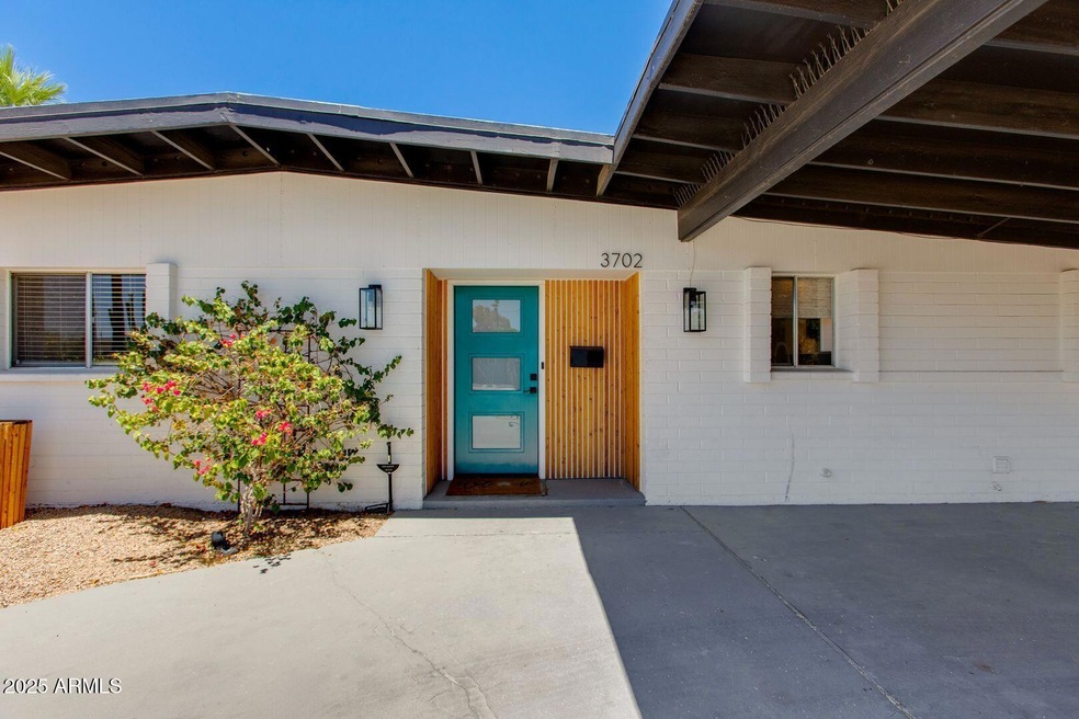 3702 E Laurel Ln, Phoenix, AZ 85028 - photo 1
