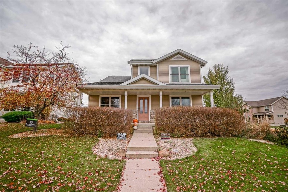 2840 Big Bluestem Pkwy, Fitchburg, WI 53711 - photo 1