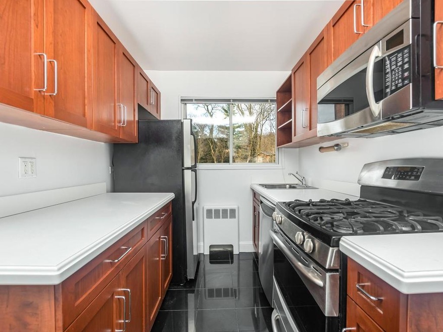 35 S Broadway unit N7, Irvington, NY 10533 - photo 1