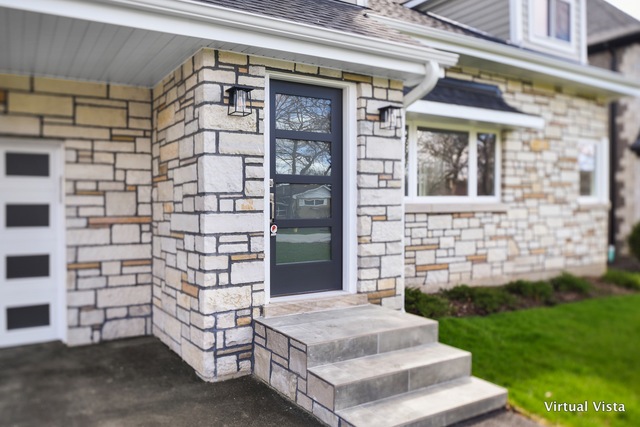 331 N Shady Ln, Elmhurst, IL 60126 - photo 1