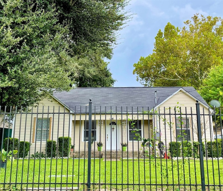 34 Veenstra St, Houston, TX 77022 - photo 1