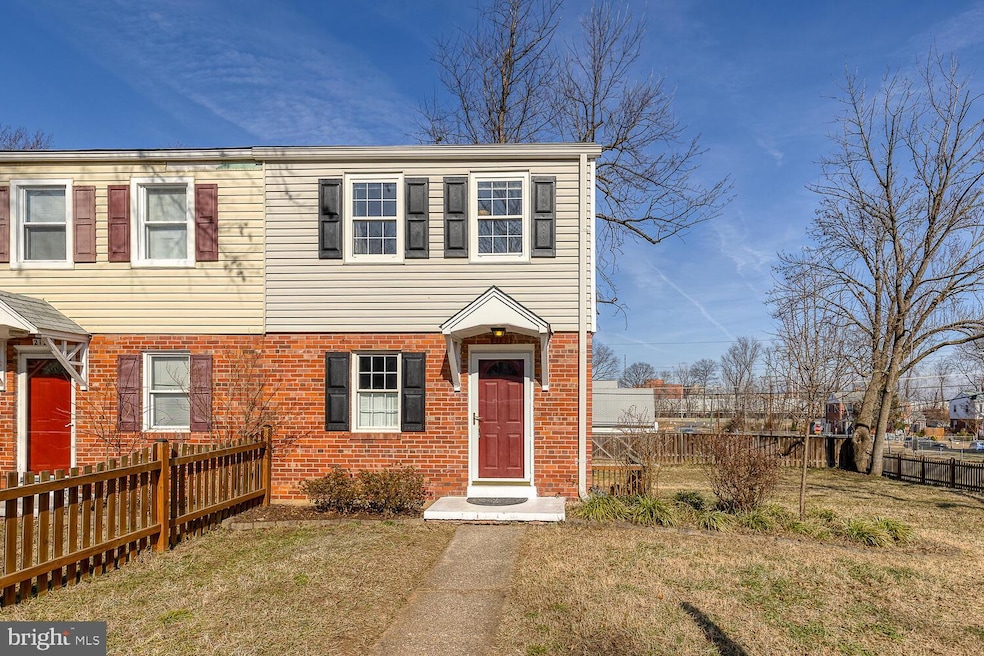 2124 Farrington Ave, Alexandria, VA 22303 - photo 1