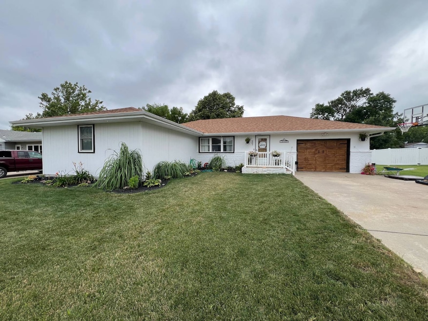 307 Logan Ave, Beloit, KS 67420 - photo 1