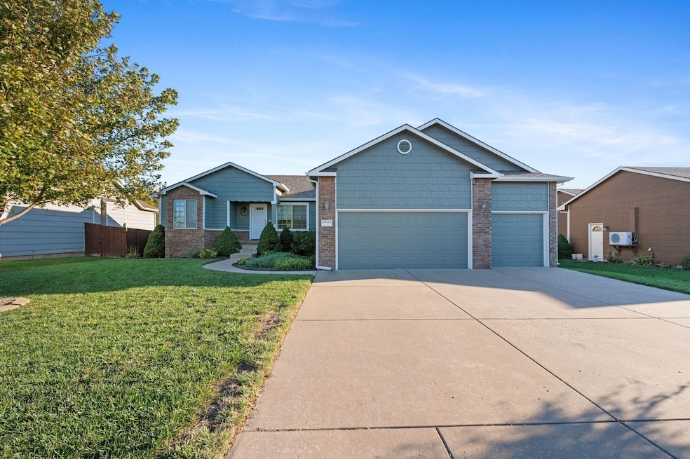 5026 N Marblefalls St, Wichita, KS 67219 - photo 1
