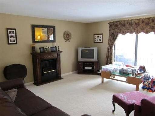 28 Walcott Valley Dr, Hopkinton, MA 01748 - photo 1