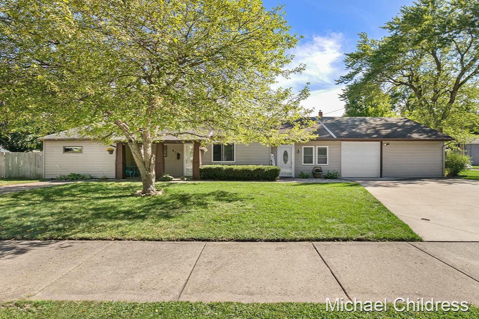 410 Hunt St SE, Lowell, MI 49331 - photo 1