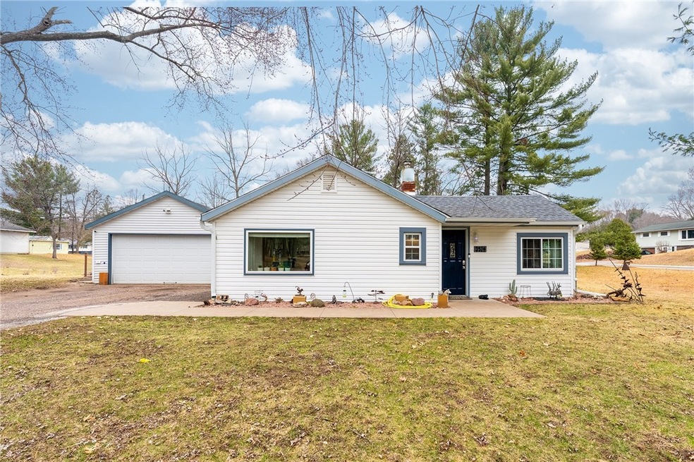 3514 Riverview Dr, Eau Claire, WI 54703 - photo 1