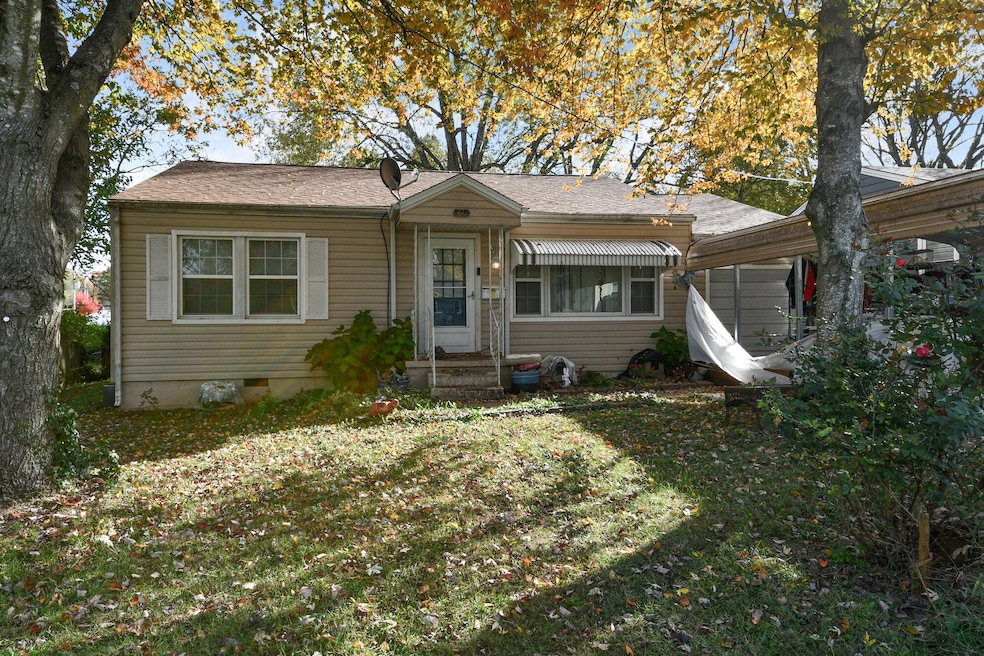 1614 S Weaver Ave, Springfield, MO 65807 - photo 1