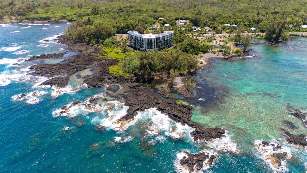 Perched above the beautiful Richardson's Beach Park is Penthouse 8 with its panoramic views of  the Pacific, Hilo and Mauna Kea! Steps from an ocean adventure of your choosing. Snorkeling, surfing, swimming, tide pool exploration and more!