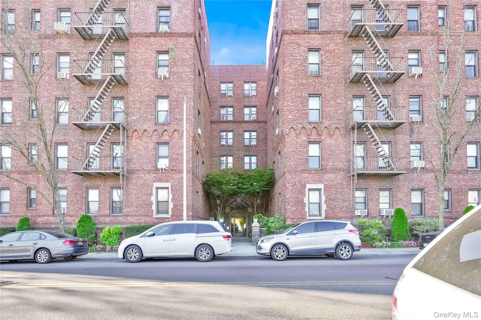167-10 Crocheron Ave unit 1F, Flushing, NY 11358 - photo 1