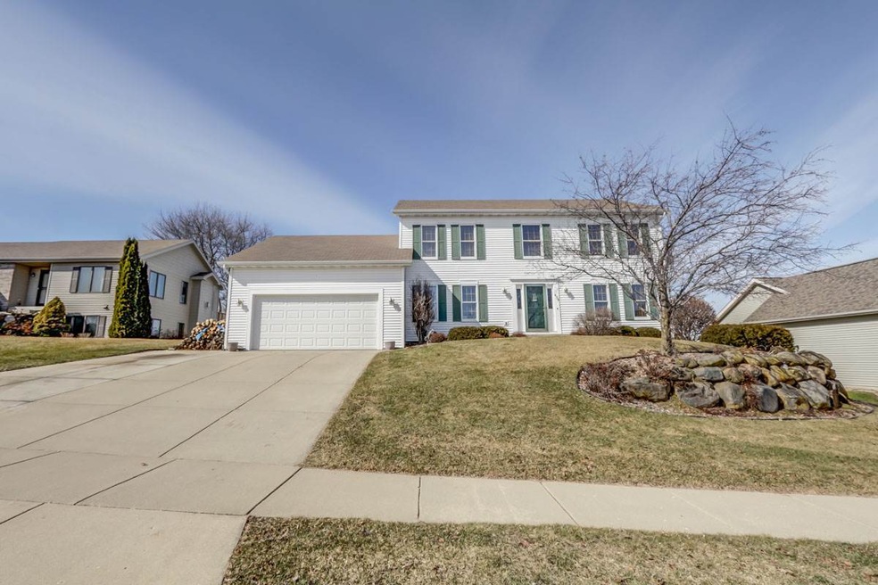 439 Oakwood Dr, Oregon, WI 53575 - photo 1