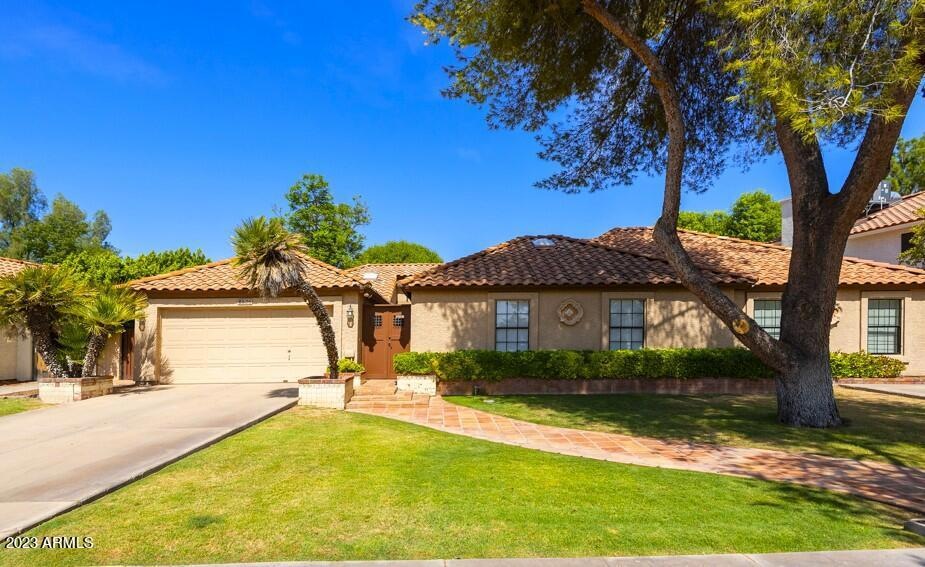 8536 S Los Feliz Dr, Tempe, AZ 85284 - photo 1