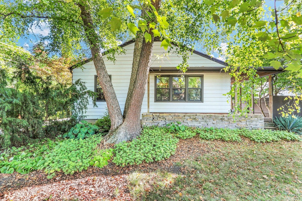 904 S Elm Blvd, Champaign, IL 61820 - photo 1