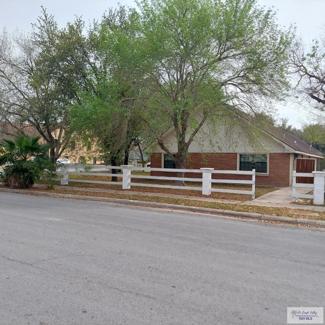 230 E Caffery Ave, Pharr, TX 78577 - photo 1