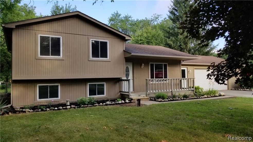 5033 Sashabaw rd.jpg