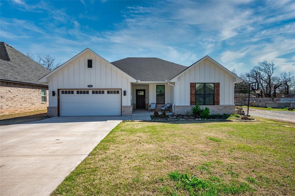 1601 N Broadway Ave, Shawnee, OK 74804 - photo 1