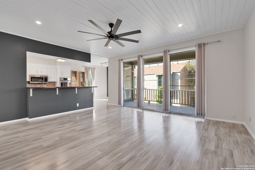 3678 Hidden Dr unit 601, San Antonio, TX 78217 - photo 1