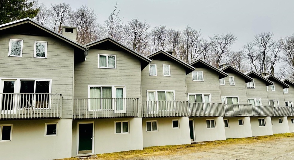 8 Shagbark Rd unit 8, Winhall, VT 05340 - photo 1