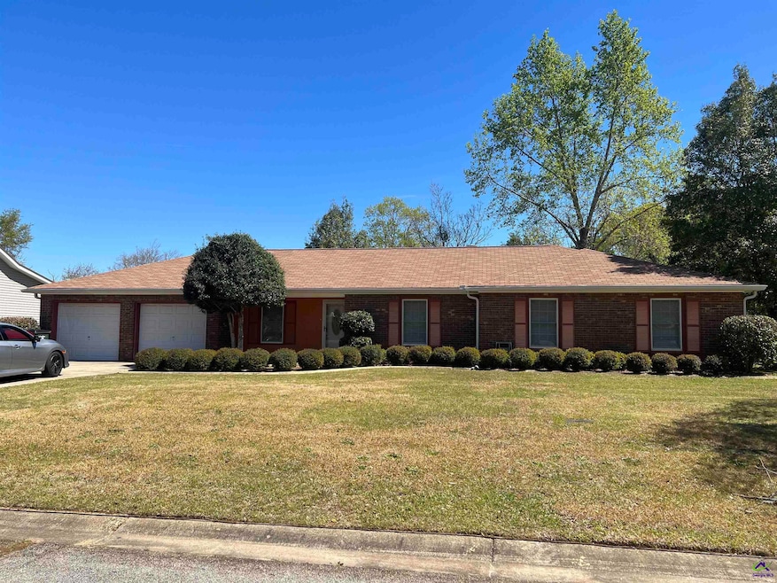 213 Westwood Dr, Warner Robins, GA 31088 - photo 1