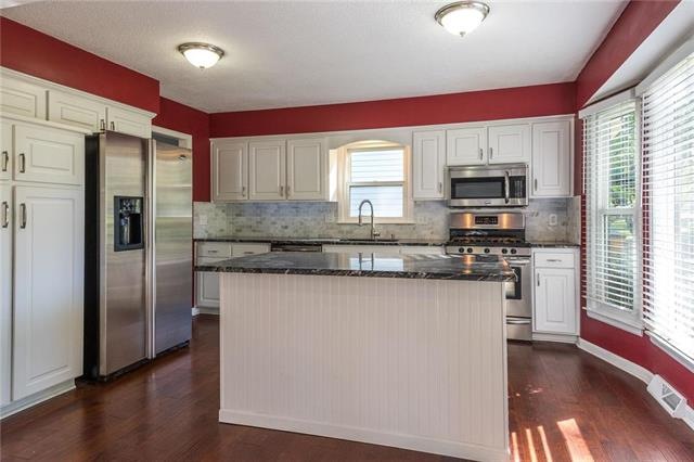 7802 Westgate Dr, Shawnee, KS 66216 - photo 1