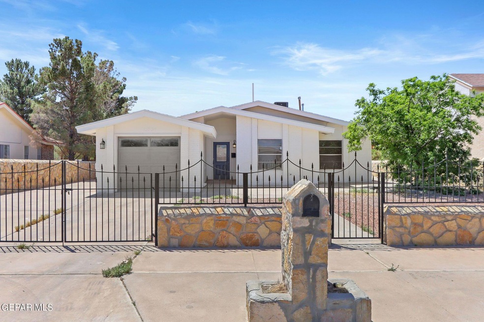 15334 Northport Ct, Horizon City, TX 79928 - photo 1