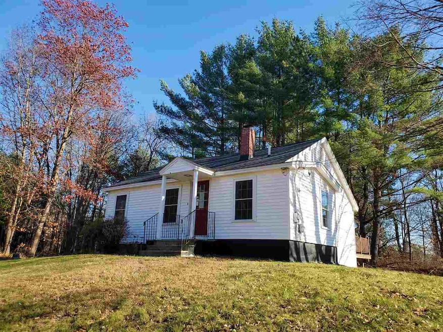 526A Mammoth Rd, Londonderry, NH 03053 - photo 1