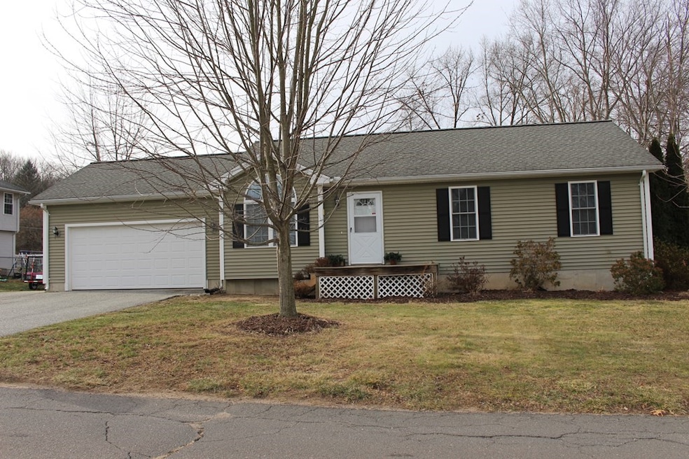 11 Orange St, West Springfield, MA 01089 - photo 1