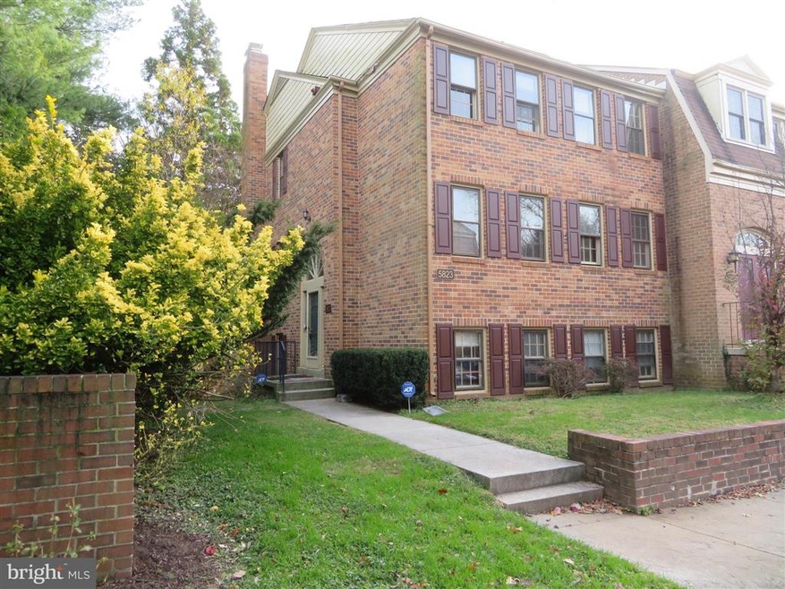 5823 Tudor Ln, Rockville, MD 20852 - photo 1