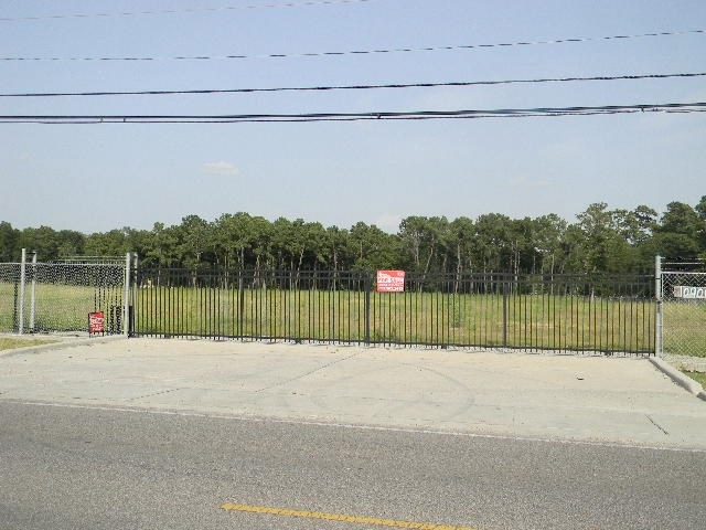 10906 Hirsch Rd, Houston, TX 77016 - photo 1