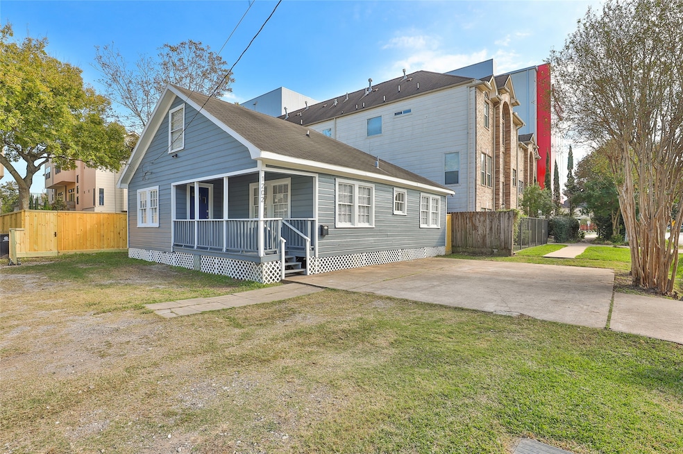1202 Birdsall St, Houston, TX 77007 - photo 1
