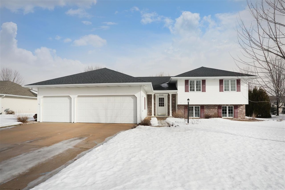 W5936 Easter Lily Dr, Appleton, WI 54915 - photo 1