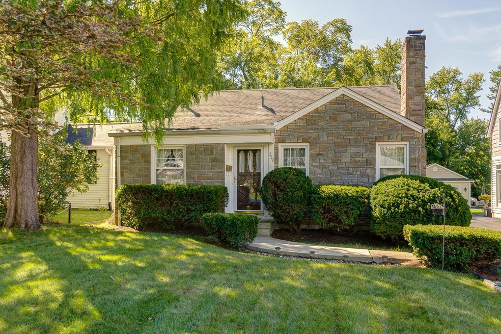 259_Glenmont outside