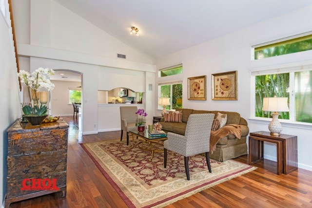 Beautifully appointed living room with open peek-a