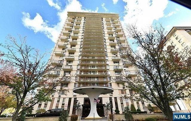 The Devonshire unit 18D, Hackensack, NJ 07601 - photo 1