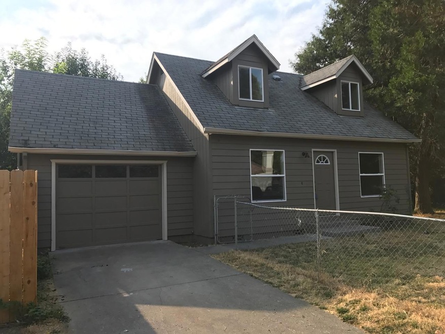 711 SE 11th St, Grants Pass, OR 97526 - photo 1